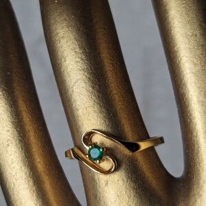 ☘️ Pink Love 14 kt gp ring green glass stone OO signed ring size 8.5.